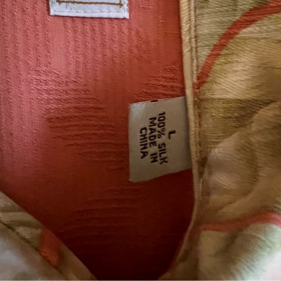 Tommy Bahama Men's Large Floral Short Sleeve Button Front Shirt - Picture 5 of 5